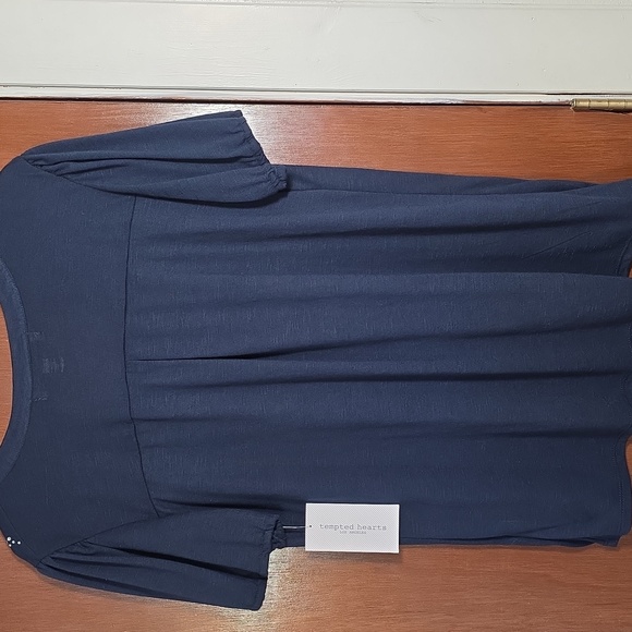 Tempted Hearts Floral Navy Top NWT - Picture 5 of 8